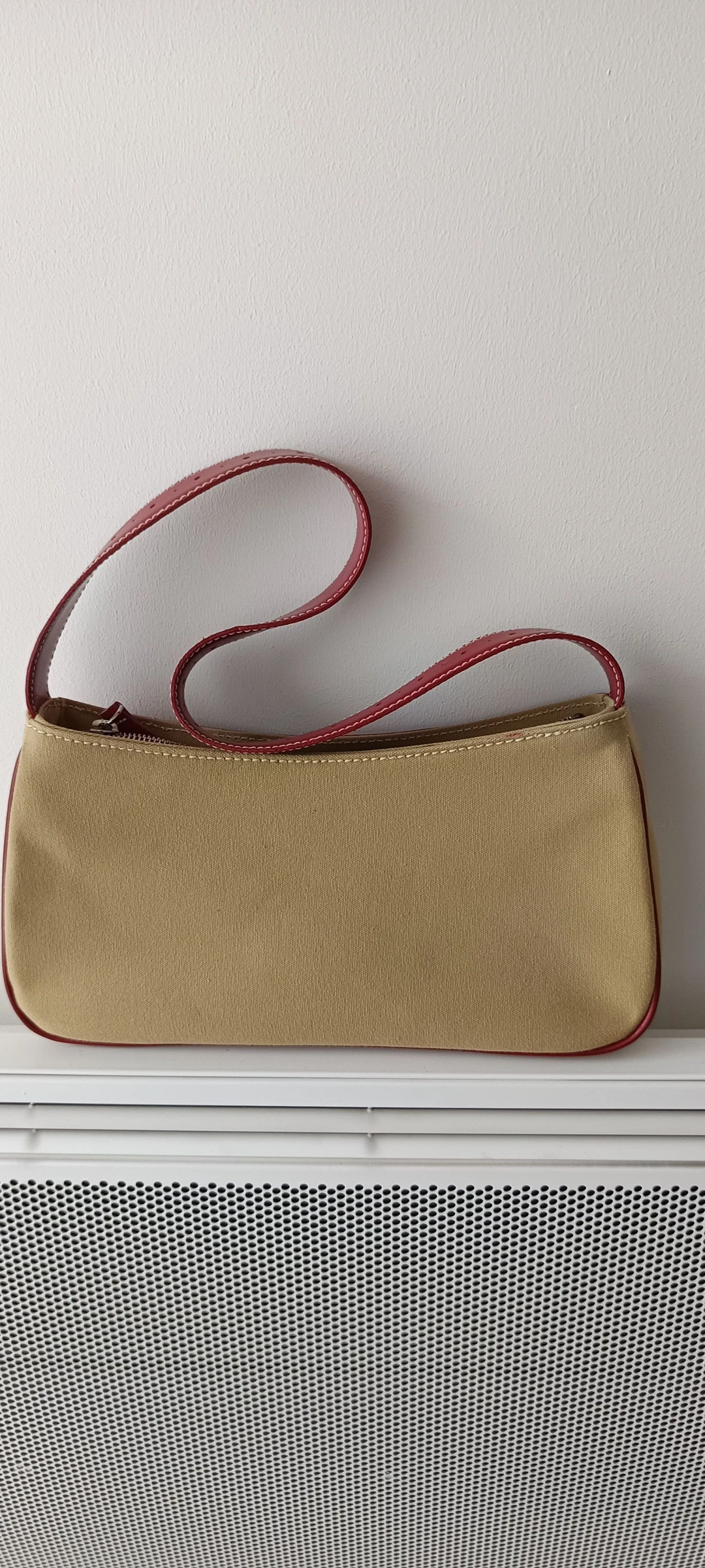 LANCEL-tas met kleine fout let goed naar de advertentie blijft in zeer goede staat prijs te onderhandelen – photo 3
